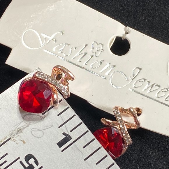 NW๐ Stunning RED Oval ear studs Rose Gold plated - Picture 8 of 12